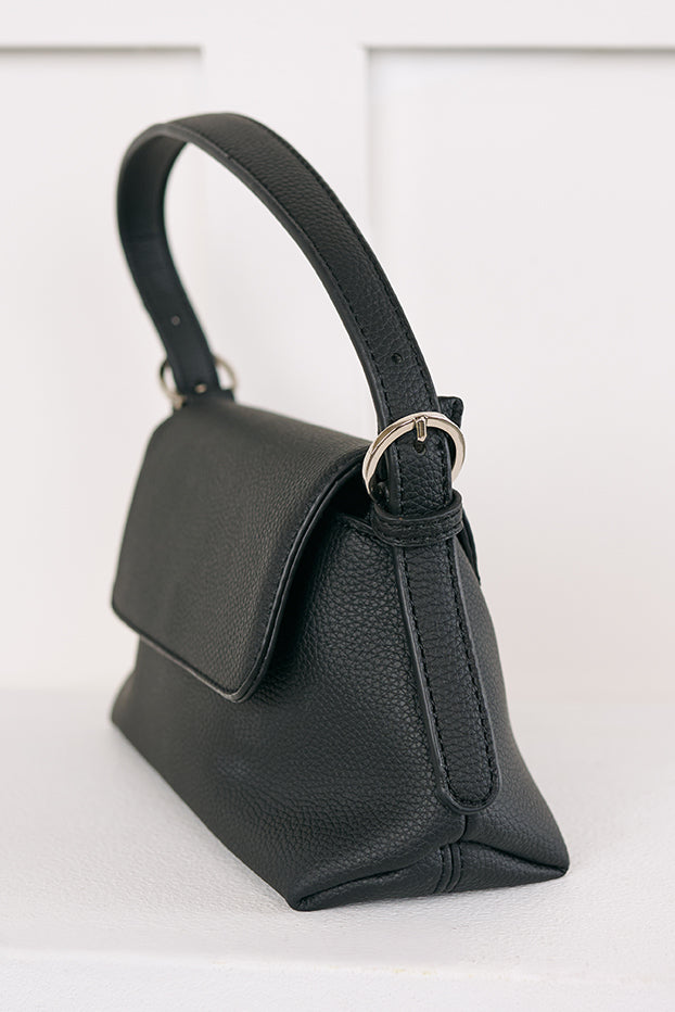 Turn On Charm Faux Leather Handbag (Black)
